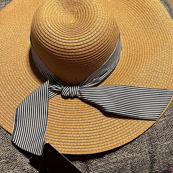 NWT. JONES NEW YORK  STRIPED SCARF WOVEN SUN HAT - NATURAL - Picture 4 of 9